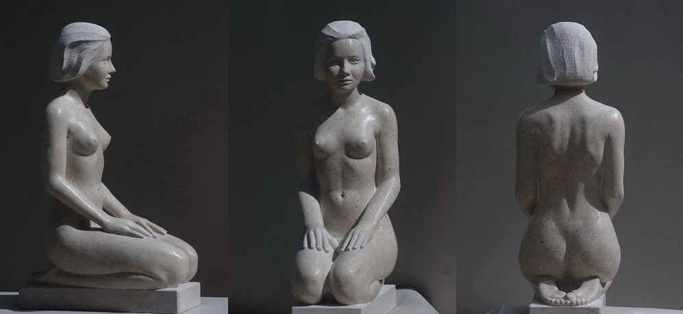 Figur aus Marmor, Sitzender weiblicher Akt "Junges Mädchen", Bildhauer Reinhold Bauer